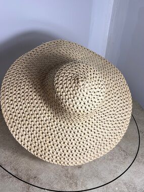 Braided Wide-Brim Sun Hat in Natural Straw